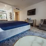 Cristal Bed and Breakfast Ούστκα