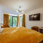 Cristal Bed and Breakfast Ούστκα
