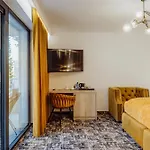 Cristal Bed and Breakfast Ούστκα