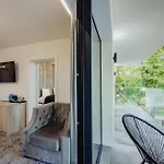 Cristal Bed and Breakfast Ούστκα