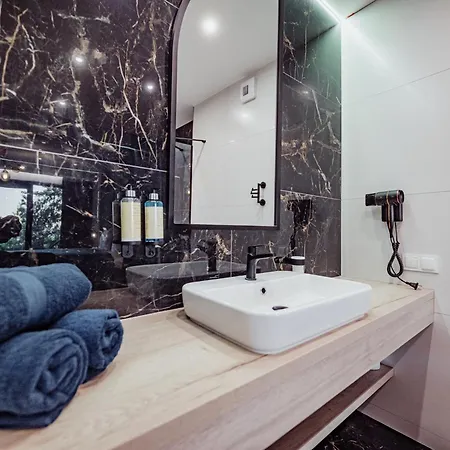 Cristal Nocleg ze śniadaniem 4*