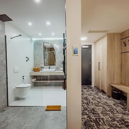 Cristal Nocleg ze śniadaniem 4*